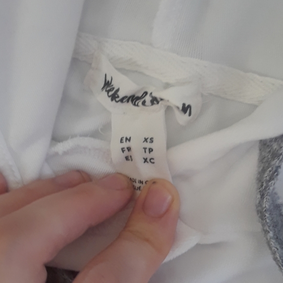 Extra soft weekend edition hoodie - Picture 3 of 3